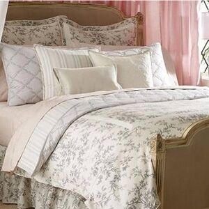 “Pagoda”Lauren Ralph Lauren Floral Duvet  in Cream and Gray